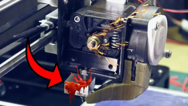 Cómo arreglar el filamento de la impresora 3D atascado en el rollo