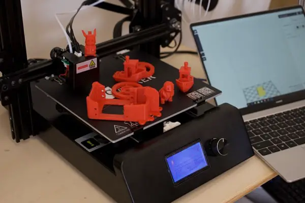 ¿Cuánto tiempo lleva imprimir en 3D un objeto en casa?  Pequeño, grande y complejo