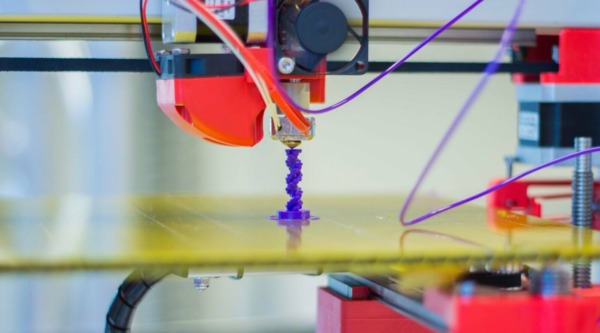 Edad mínima del niño para usar la impresora 3D: riesgos, qué no hacer y sugerencias.