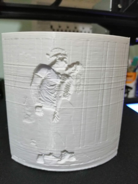 ¿Por qué hay líneas en el costado de su impresión 3D?