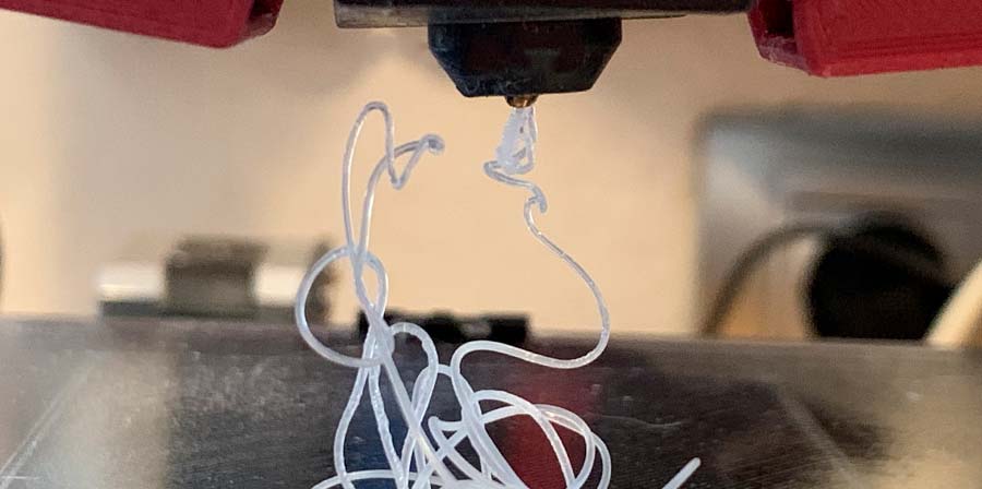 Raspado de la boquilla de la impresora 3D en la impresión.  ¿Como arreglar?